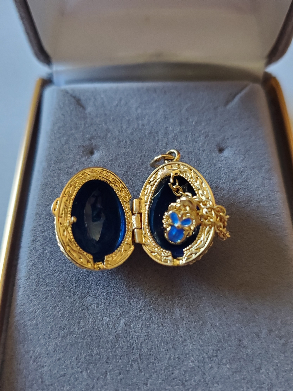 Faberge Style Egg Locket w/charm Inside - Picture 5 of 8